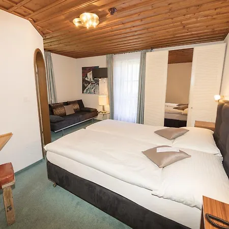 Chalet-hotel Larix Szálloda 3*