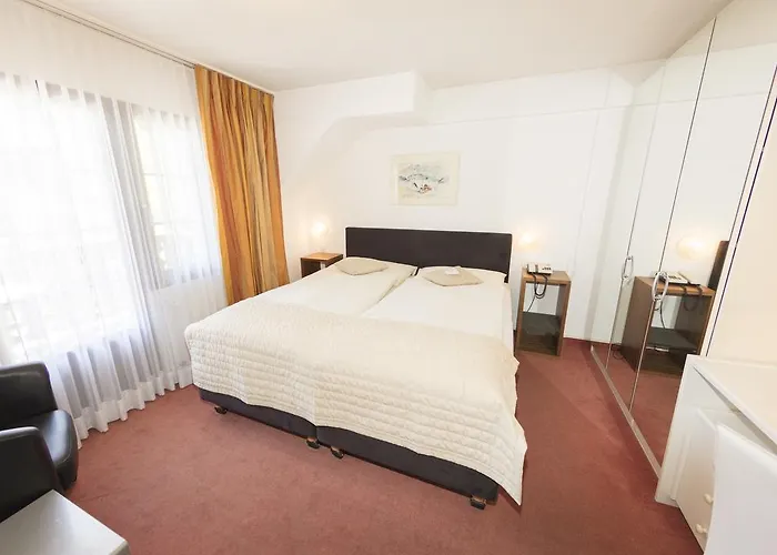 Отель Chalet-hotel Larix